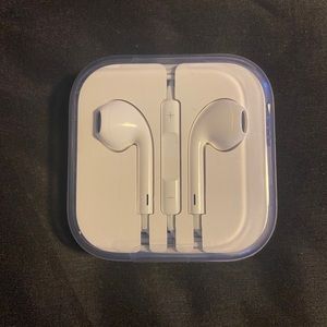 Apple EarPods - Brand New - 3.5mm Jack